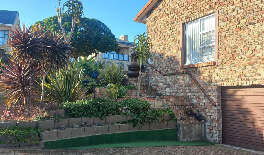 5 Bedroom Property for Sale in Dana Bay Western Cape